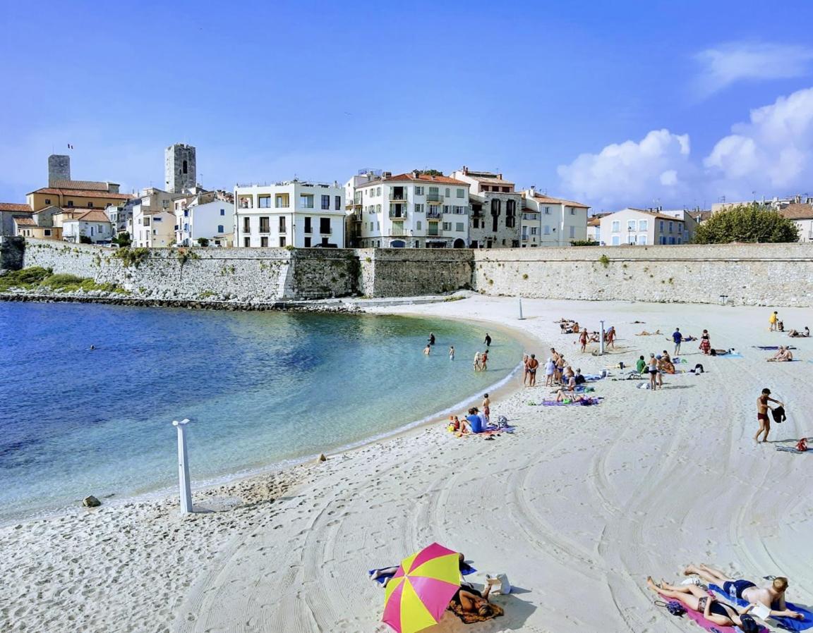 Vue Mer Et Remparts. Entre Vieille Ville Et Plages Antibes Esterno foto
