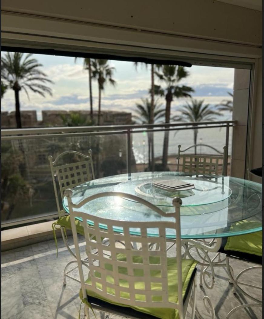 Vue Mer Et Remparts. Entre Vieille Ville Et Plages Antibes Esterno foto