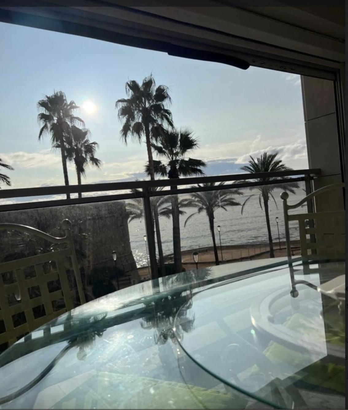 Vue Mer Et Remparts. Entre Vieille Ville Et Plages Antibes Esterno foto