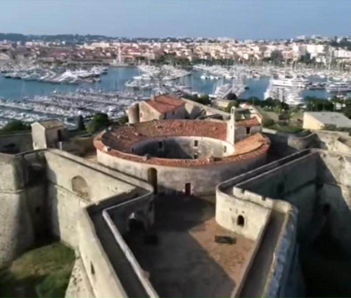 Vue Mer Et Remparts. Entre Vieille Ville Et Plages Antibes Esterno foto