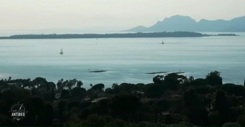 Vue Mer Et Remparts. Entre Vieille Ville Et Plages Antibes Esterno foto